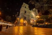 Catedral de Cuenca al Anocecher Guía de Cuenca, ECUADOR