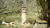 Antiguo silo donde guardaban minerales en El Volcan Guía de El Volcan, CHILE