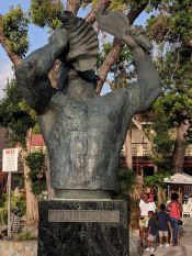 Estatua del soplador de caracola, Franklin Powell Park Guía de Cruz Bay, ISLAS VIRGENES