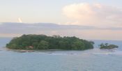 Isla Uvita vista aérea. Guía de Limon, COSTA RICA