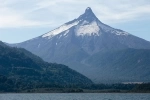 El Volcán Puntiagudo se encuentra a 30 km al nororiente del volcán Osorno y a 98 km al noreste de Puerto Varas. .  Puerto Varas - CHILE