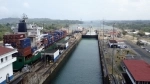 El canal de Panamá es una vía de navegación interoceánica entre el mar Caribe y el océano Pacífico que atraviesa el istmo de Panamá en su punto más estrecho, cuya longitud es de 82 km..  Ciudad de Panama - PANAMA