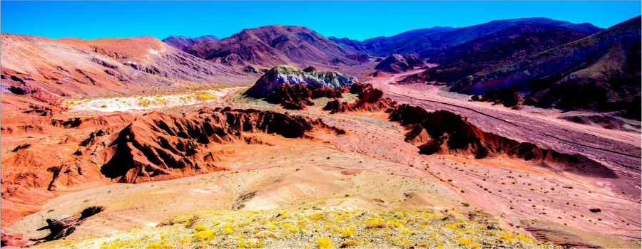El valle del Arcoiris esta a 90 Km. de San Pedro de Atacama, su nombre es debido a las tonalidades de los cerros aleda�os San Pedro de Atacama, CHILE