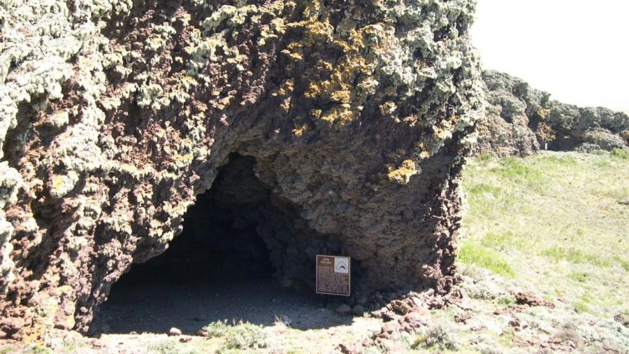 Cueva de Fell, Parque Nacional Pali Aike Punta Arenas, CHILE
