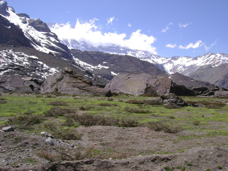El Valle de las Arenas esta al final del caj�n del Maipo, muy cerca del limite con Argentina. Se ubica a 2500 mts sobre el nivel del mar y esta rodeado de monta�as San Jose de Maipo, CHILE