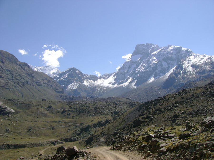 El Valle de las Arenas esta al final del caj�n del Maipo, muy cerca del limite con Argentina. Se ubica a 2500 mts sobre el nivel del mar y esta rodeado de monta�as San Jose de Maipo, CHILE