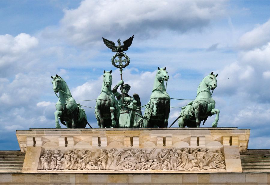 La Puerta de Brandenburgo es la una antigua entrada a Berl�n y uno de los principales s�mbolos tanto de la ciudad como de Alemania. Berlin, ALEMANIA