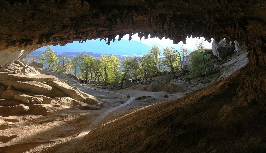 Cueva del Milodon, Guia de Atractivos y Parques Nacionales en Puerto Natales. Puerto Natales, CHILE