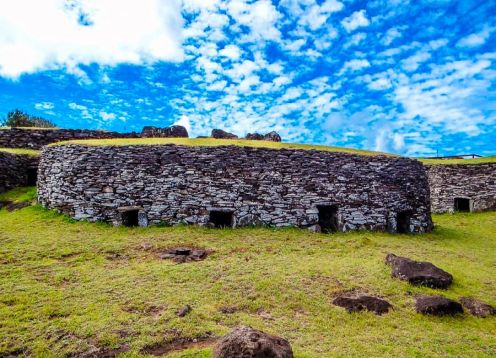 HALF DAY TOUR A ORONGO. Easter Island, CHILE