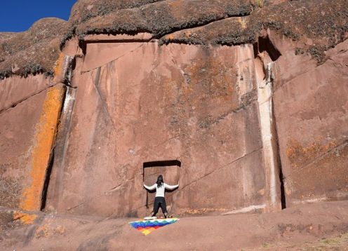 Portal privado de Aramu Muru, Chucuito e Inca Uyo de Puno. Puno, PERU