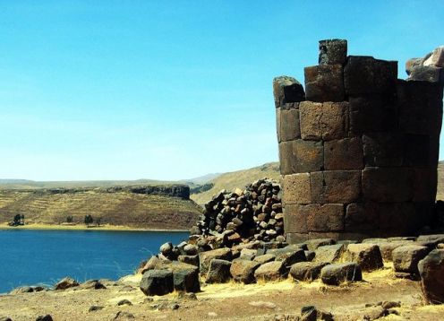 Excursão de dia inteiro a Uros, Taquile e Sillustani saindo de Puno. Puno, PERU