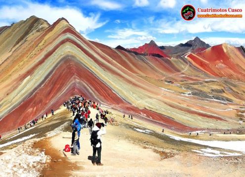 Excursion a la montaña Arcoiris. Cusco, PERU