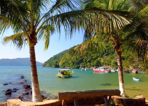 Excursão pela praia solitária e passeio pela floresta tropical em Paraty. Paraty, BRASIL