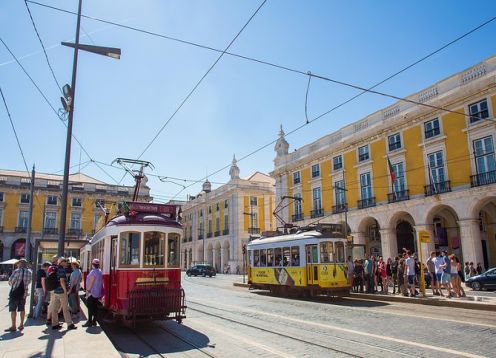 48 horas de ônibus com paradas gratuitas de bonde e cruzeiro de barco amarelo em Lisboa. Lisboa, PORTUGAL