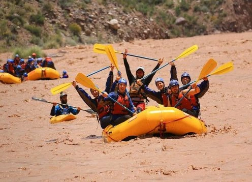 Rafting no rio Mendoza da cidade de Mendoza. Mendoza, ARGENTINA