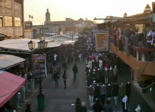 TOUR DE COMPRAS POR SANTIAGO. , JAMAICA