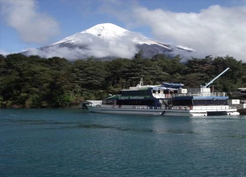 TRANSFER IN + NAVEGAÇÃO PEULLA + TOUR A CHILOE + TRANSFER OUT. Puerto Varas, CHILE