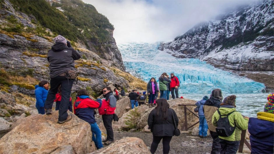 Navegacion en Zodiac al Glaciar Serrano  y Torres del Paine, Puerto Natales, CHILE