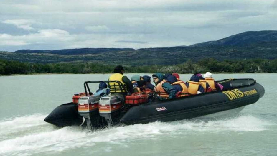 Navegacion en Zodiac al Glaciar Serrano  y Torres del Paine, Puerto Natales, CHILE