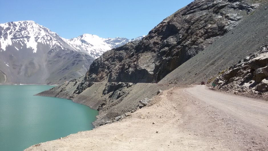 LOS ANDES EN MOUNTAIN BIKE. EMBALSE DEL YESO, Santiago, CHILE