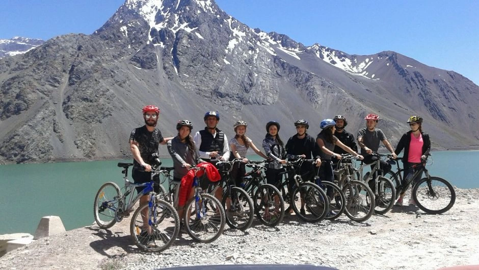 LOS ANDES EN MOUNTAIN BIKE. EMBALSE DEL YESO, Santiago, CHILE