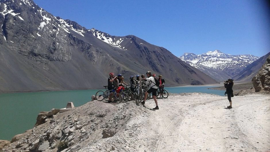 LOS ANDES EN MOUNTAIN BIKE. EMBALSE DEL YESO, Santiago, CHILE