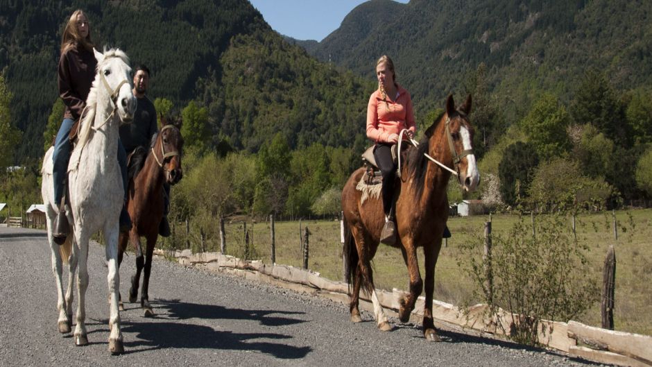 CABALGATA ANTILCO, Pucon, CHILE