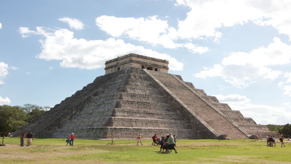 ChichÃ©n ItzÃ¡ BÃ¡sico, Ik Kil Cenote & Valladolid Tour, Cancún, MEXICO