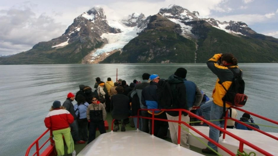 NAVEGACION GLACIARES BALMACEDA Y SERRANO, Puerto Natales, CHILE