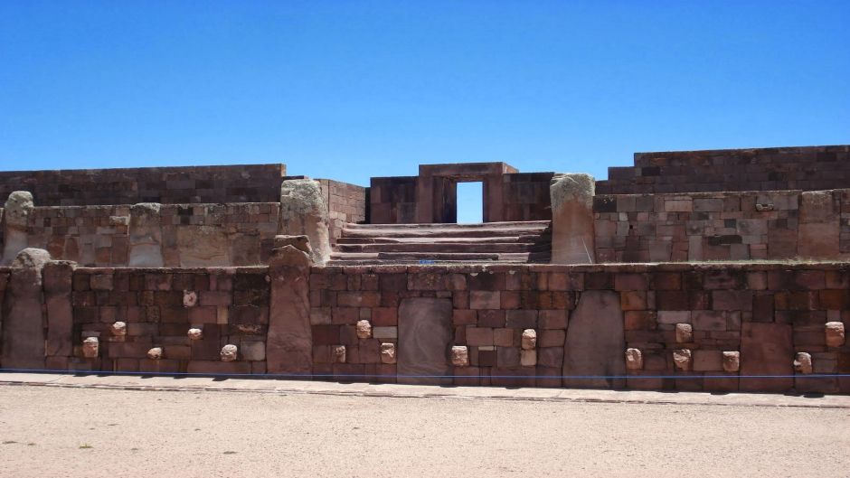 Ruinas de Tiwanaku y Puma Punku , La Paz, BOLIVIA